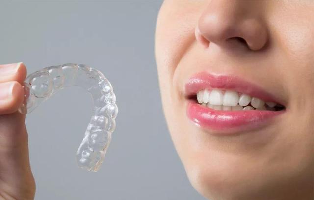 矫正牙齿后佩戴保持器重要吗？保持器需要24小时佩戴吗？